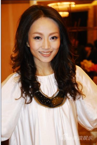 索妮盛装出席格调lady大典优雅大气图