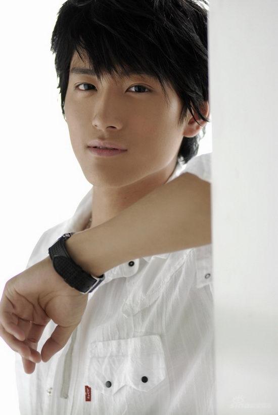 "岩男郎"张峻宁确定转投华谊旗下