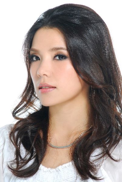 李佳璇人气飙升新浪微博受粉丝追捧图