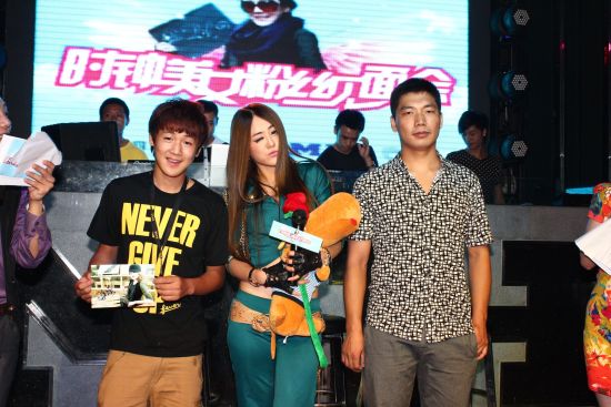 《时钟美女粉丝见面会》明星排场十足_影音娱乐_新浪网