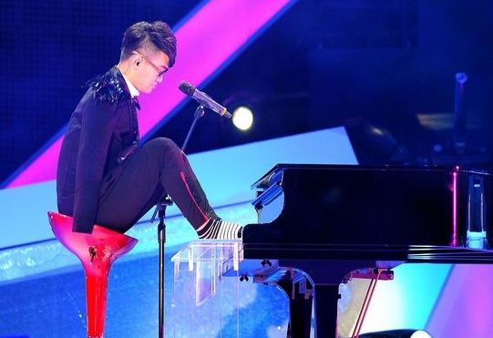 明星全接触 > 正文  新浪娱乐讯 自夺冠首届《中国达人秀》后,在一年