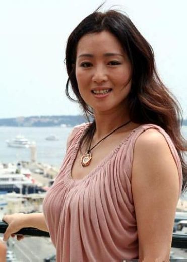 巩俐身体不适缺席活动经纪人怀孕传闻很无聊