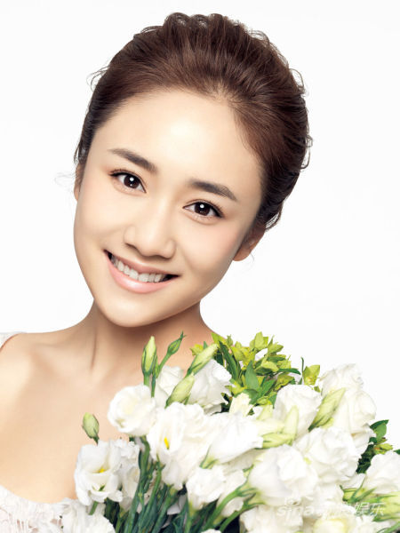 刘芸夏日裸妆写真 大秀雪嫩肌肤(图)_影音娱乐_新浪网