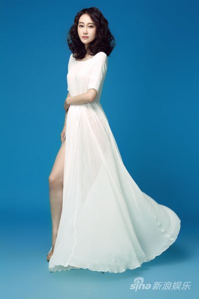 王冰洋写真曝光 一袭白裙气质优雅(图)