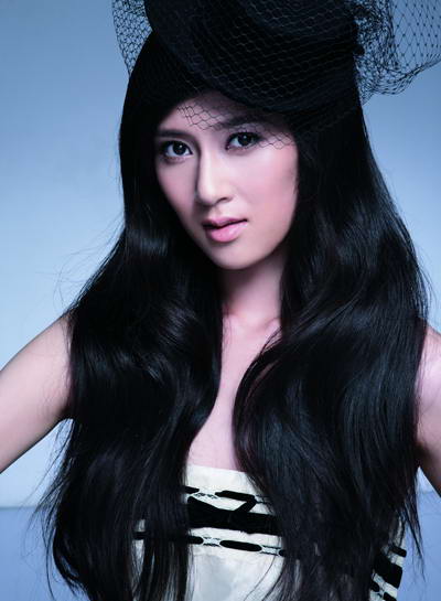 组图:小乔赵柯受伤前妩媚写真 如花般静谧绽放