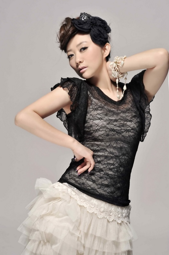 原梓霏秀时尚蛋糕裙尽显熟女风范组图