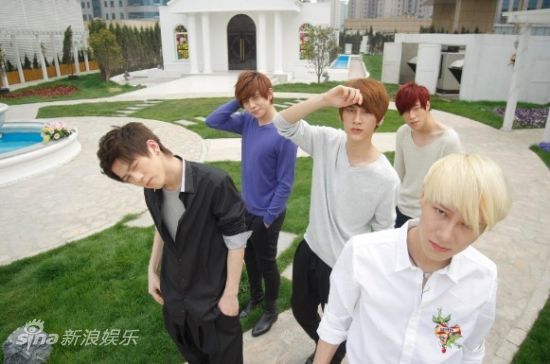 组图:hit-5拍杂志上演美男诱惑 将进军影视界