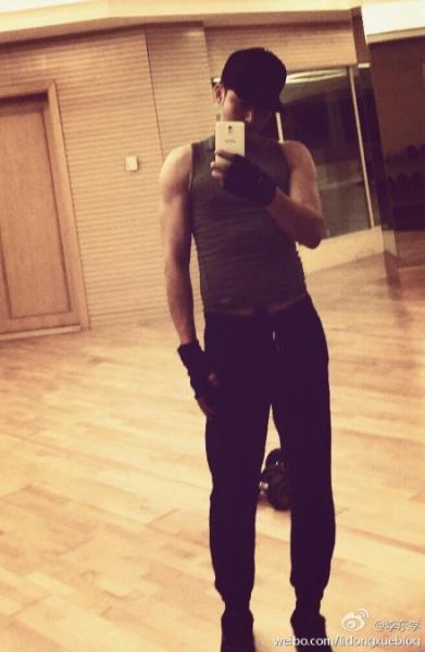 李东学晒健身肌肉照网友国产大长腿
