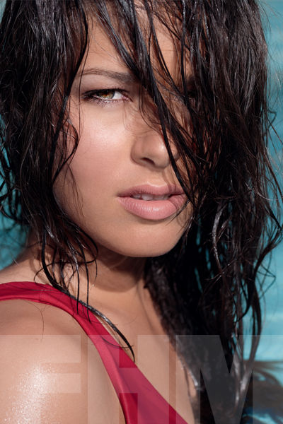 图文伊万诺维奇男人帮写真性感眼神慑人