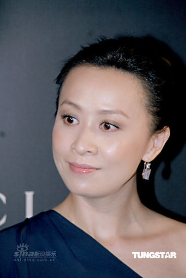 图文刘嘉玲李冰冰拼性感刘嘉玲妆容精致