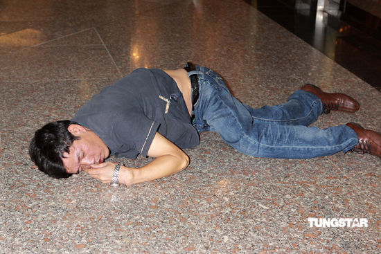 图文徐濠萦余文乐走秀扒手嫌犯不慎坠楼