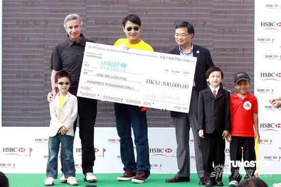 组图:黎明忙于慈善 无缘见爱猫最后一面