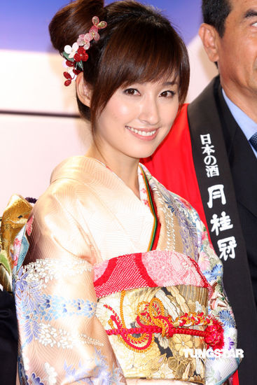 组图:田中千绘和服造型优雅 气质娴静温婉动人