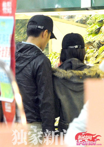 二人背影粉丝网娱乐讯 前不久高圆圆与吴彦祖,古天乐主演的《单身男女