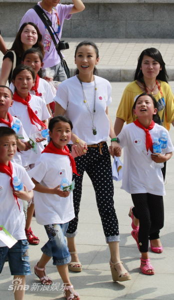 图文:苗圃做公益-苗圃带领地震灾区儿童游世园