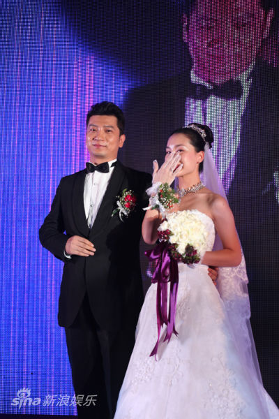 图文田雨补办婚礼王玥台上拭泪