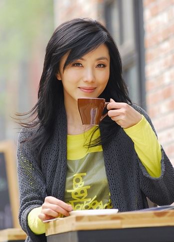 组图:功夫女星何思融写真 气质优雅温情动人