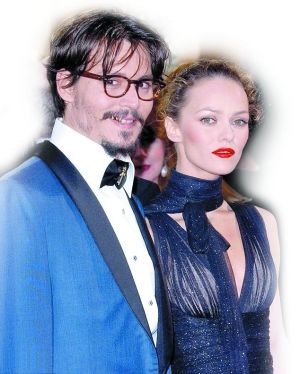 德普浪子回头 求与凡妮莎复合