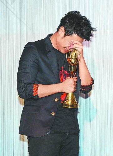 潘玮柏拿金钟影帝一夜白头 压力大三度失控痛哭