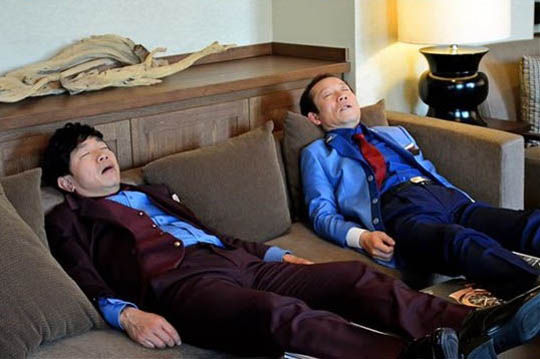 hotelking曝花絮李栋旭等抓空休息