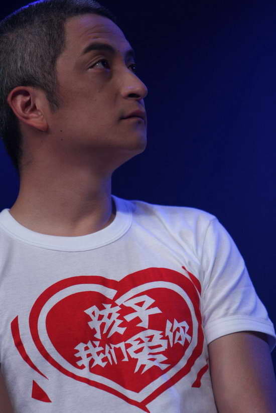 湖南卫视抗震救灾节目 张杰吉杰感受灾区最前线