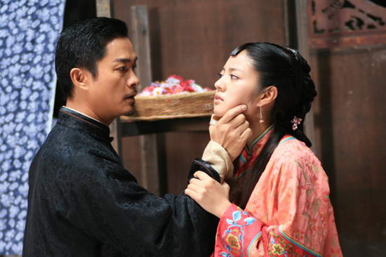 安以轩眼含热泪安以轩辛苦得在片场小睡安以轩和演员冯绍峰逗小狗玩