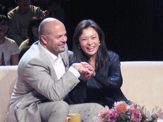 16日《非常故事汇》:史可与洋女婿的甜蜜爱情