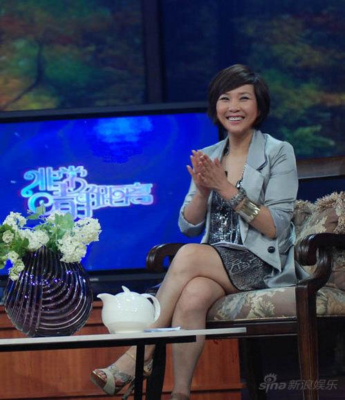 李静携手安徽卫视 《非常静距离》显明星本色