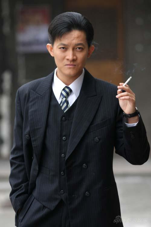 《秘密图纸》中杨志刚饰演的特务黑桃q《铁梨花》中杨志刚饰演的汉奸