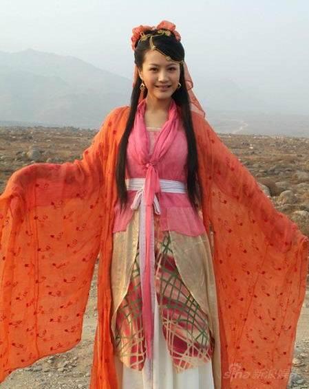 杨渝渝双面公主风情无限热情冷艳双重诱惑图