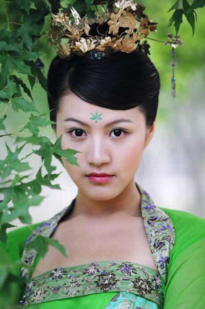 《真情真义》将杀青 杨渝渝造型服饰"豪华"