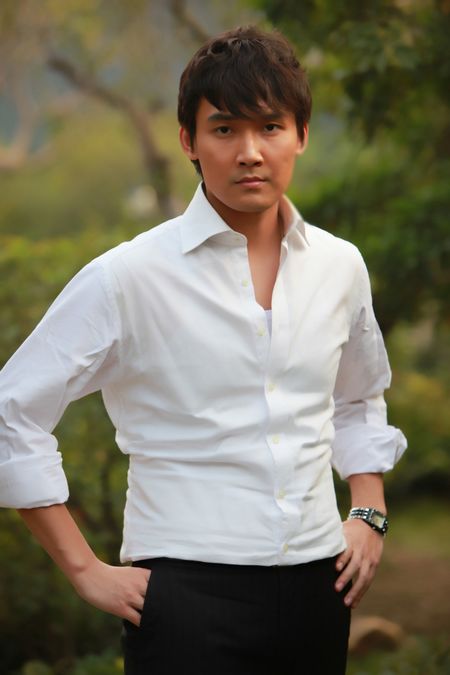 张铎郎心如铁身陷三角恋爱得辛苦不后悔