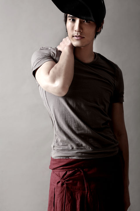 《战火中青春》热播 金珈:我都会爱上我自己