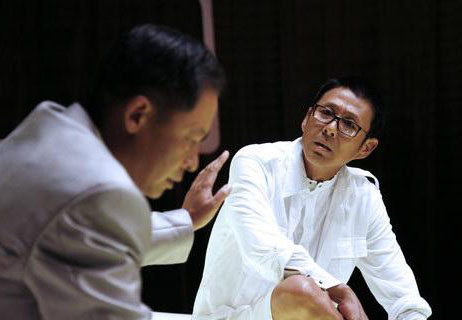 王志文和陈道明本报讯(记者刘婷婷)电视剧《手机》前晚上演大结局,"