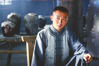 《兄弟英雄》顶着酷暑热拍 聂远称蚊子太厉害