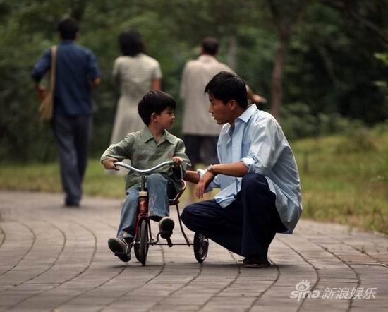 李晨《风车》晋级帅气奶爸 温馨演绎父子情深