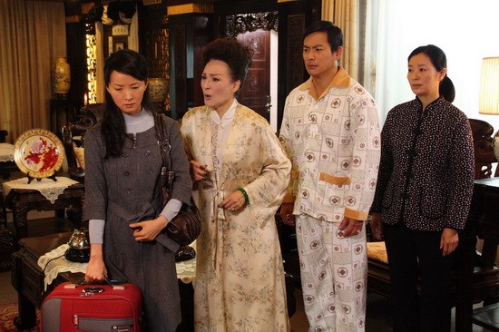 《忘掉我是谁》正在上海电视剧频道热播,该剧云集了著名导演