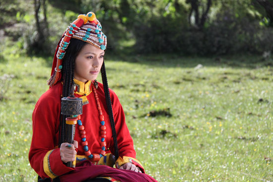 《香格里拉》首登央一 玉女王力可大展藏女风情