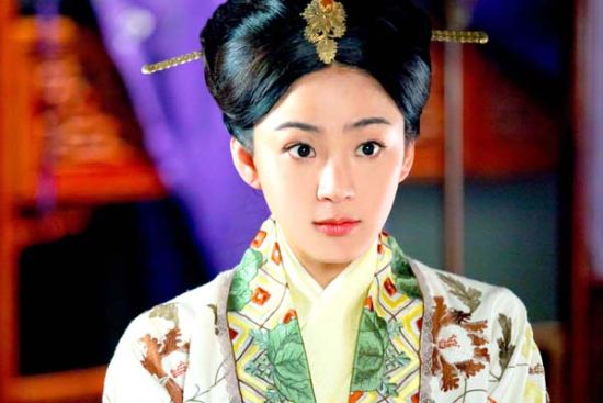 《倾城雪》热拍 洪小铃"苦中作乐"抗高温