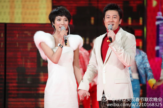 王珞丹和蔡国庆演唱《常回家看看》
