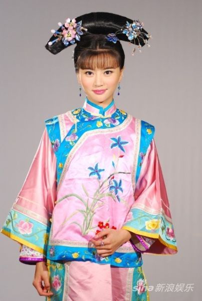 《十二金钱镖》曝定妆照 夏花变格格