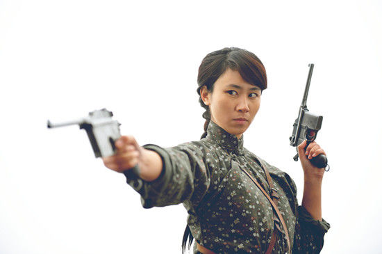 游击兵工厂热播卢卓婕演绎双枪美女