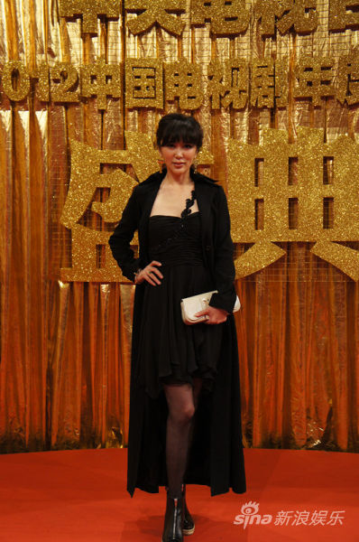 高宝宝出席电视剧盛典 荧屏辣妈变女爵