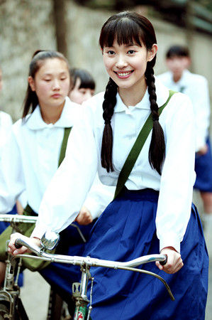 宋晓霞新浪娱乐讯 王嘉佳刚刚告别《致我们终将逝去的青春》中的曾毓