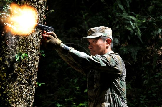 战雷近尾声邢佳栋表现神勇