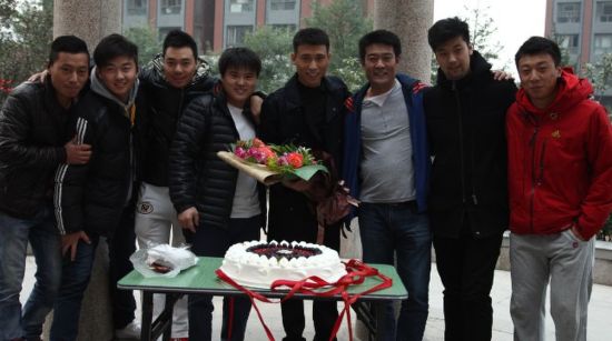 《80婚约》即将杀青 李乃文剧组庆生|李乃文|80婚约|佟丽娅_新浪娱乐