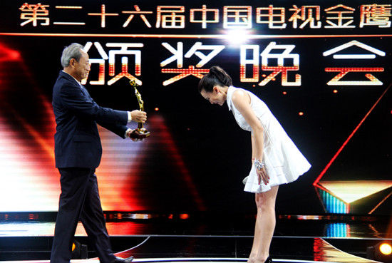 李志舆老师给宋佳颁奖