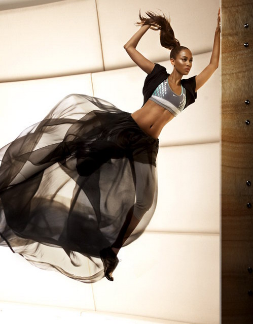 图文:主持人泰雅-班克斯写真--化身女飞人