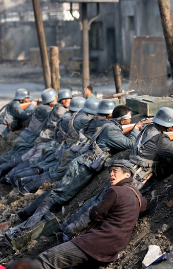 组图:《烽火影人》上海热拍 淞沪会战戏精彩