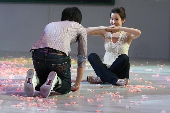 "七公主"做客《天天向上》 能歌善舞秀才艺